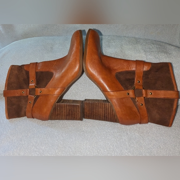 Lauren Ralph Lauren Dylan suede and leather mid heel boots. Size 8.5 - Picture 5 of 15